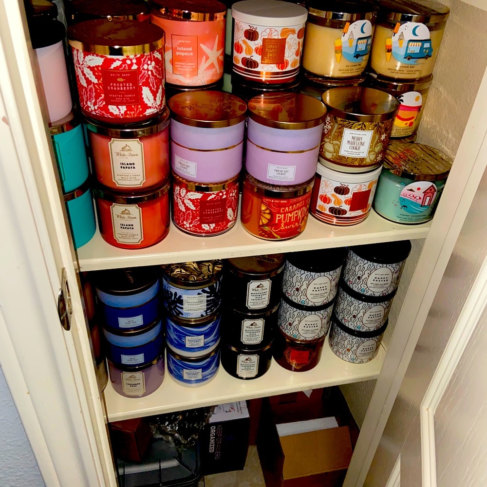 Over 800 named brand bath and body works candles!
